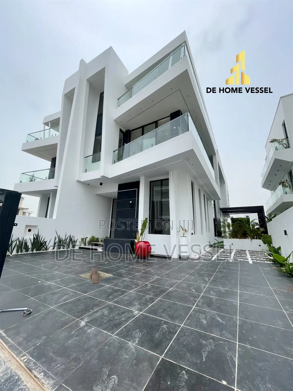 5bdrm Duplex in Osapa london for sale