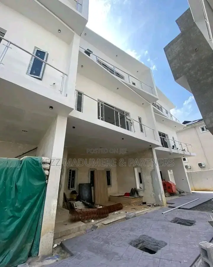 4bdrm Duplex in At Dr Peter Odili, Port-Harcourt for sale