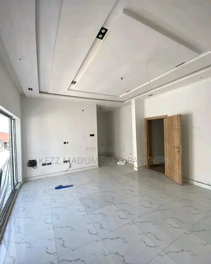 4bdrm Duplex in At Dr Peter Odili, Port-Harcourt for sale