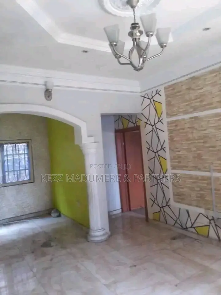 5bdrm Bungalow in Location Road , Ada, Port-Harcourt for sale