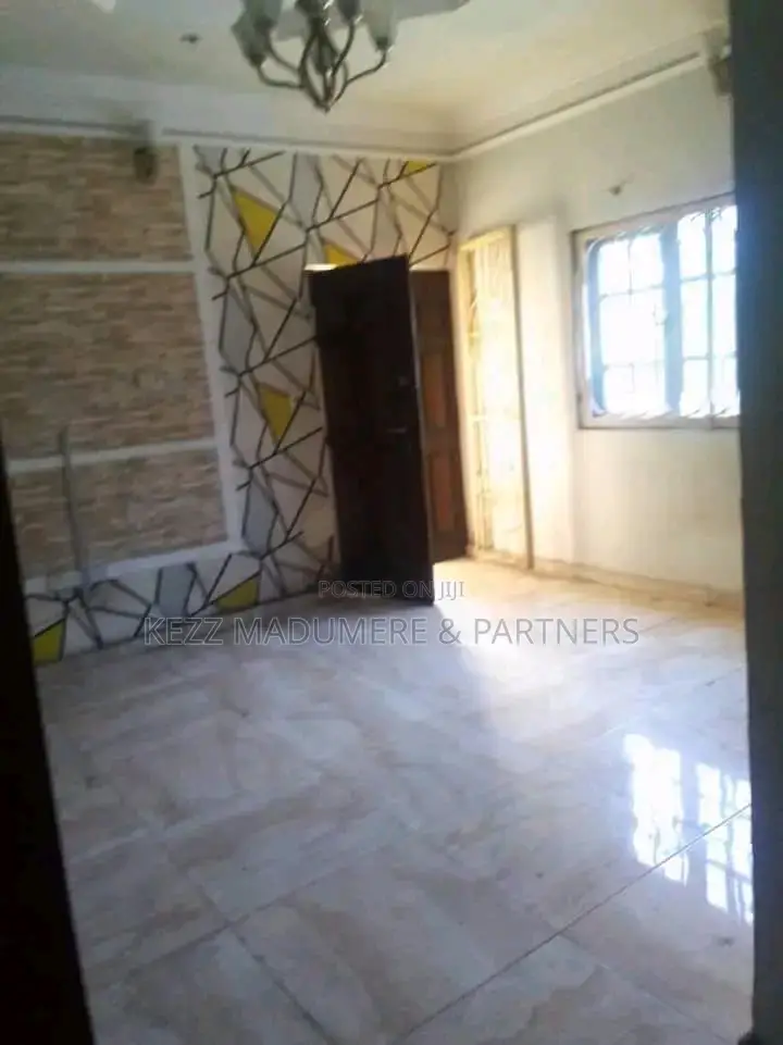 5bdrm Bungalow in Location Road , Ada, Port-Harcourt for sale