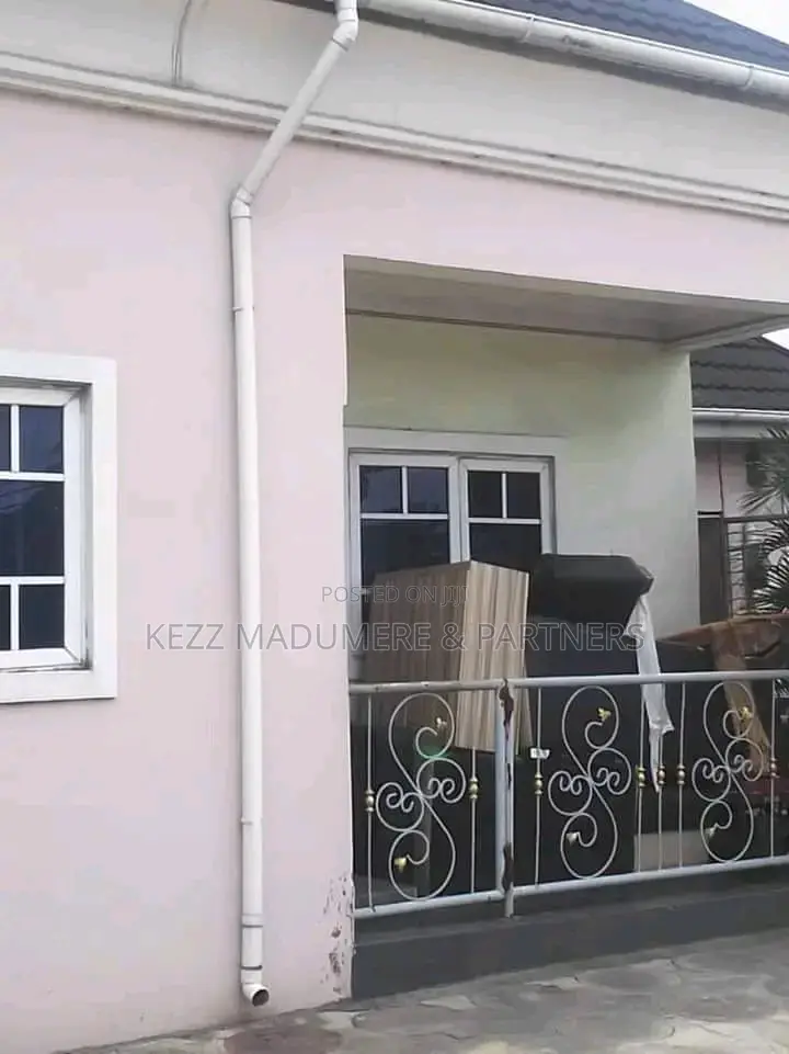 5bdrm Bungalow in Location Road , Ada, Port-Harcourt for sale