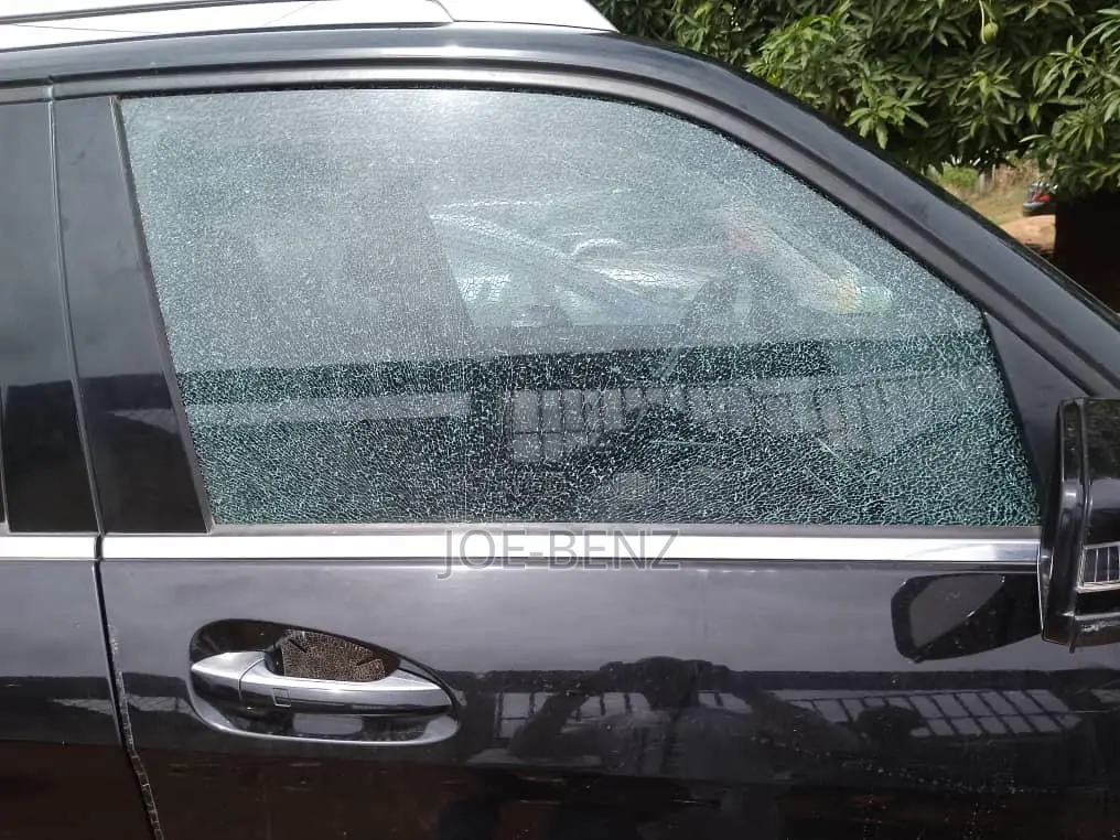 GLK350 Front Door Glass