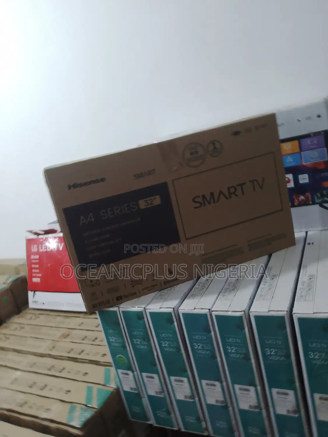 Hisense 32 Inch Smart LED Tv.
