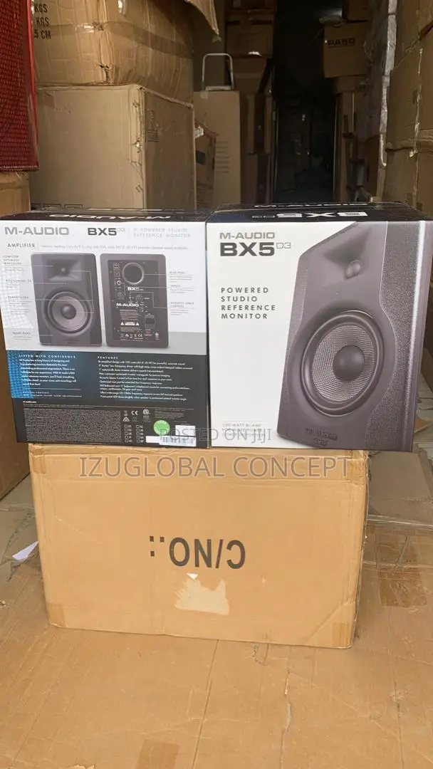 R M-audio Bx5 D3 5′′ 2-way Powered Studio Monitor Speakers