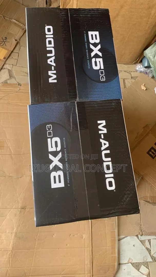 R M-audio Bx5 D3 5′′ 2-way Powered Studio Monitor Speakers