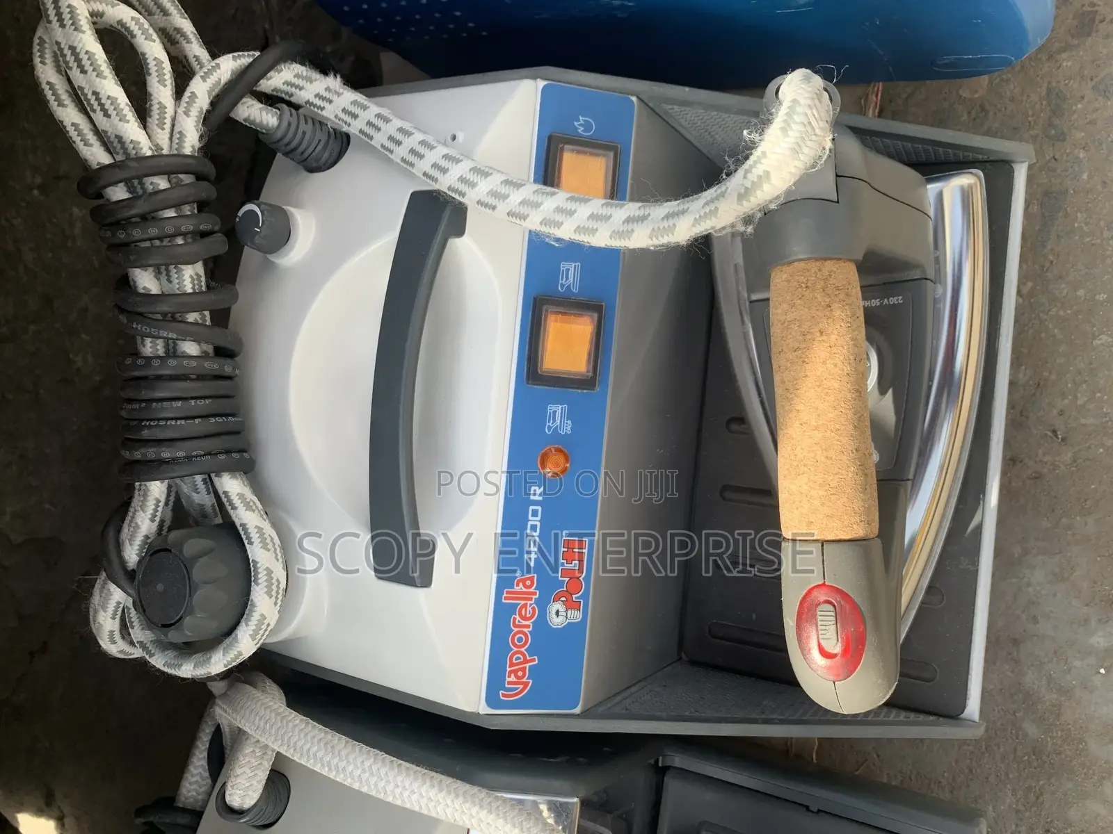 Industrial Steam Irons for Laundry and Fashion