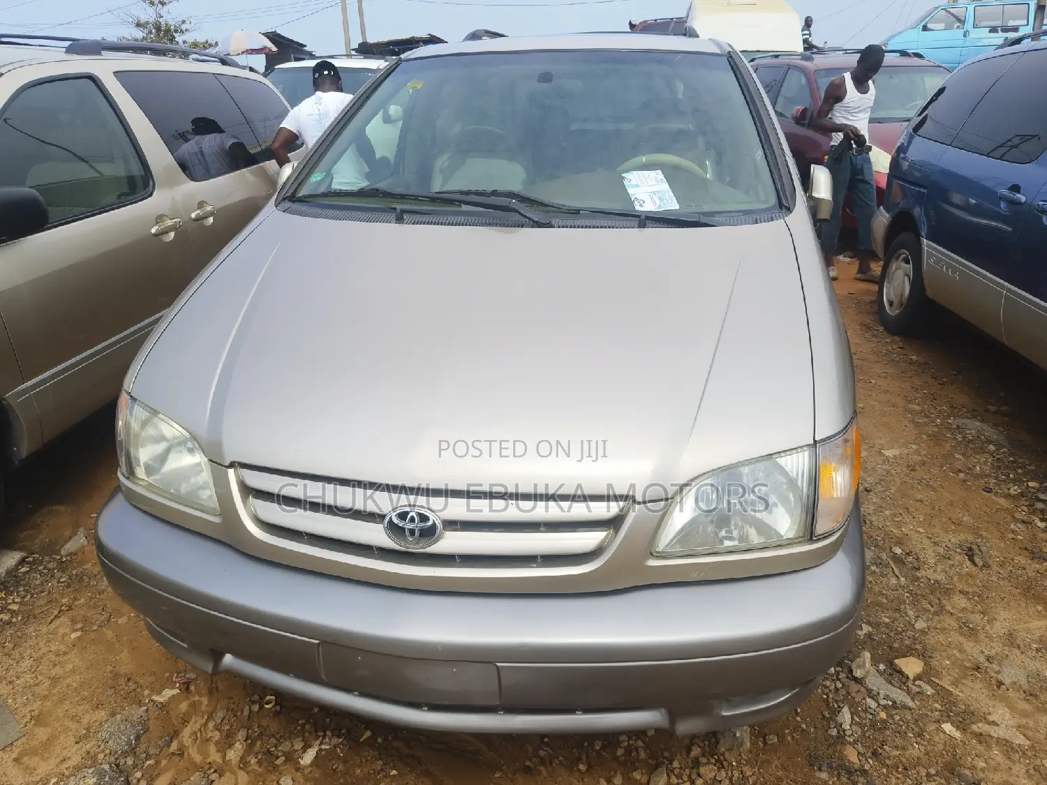 Toyota Sienna XLE 2002 Gold