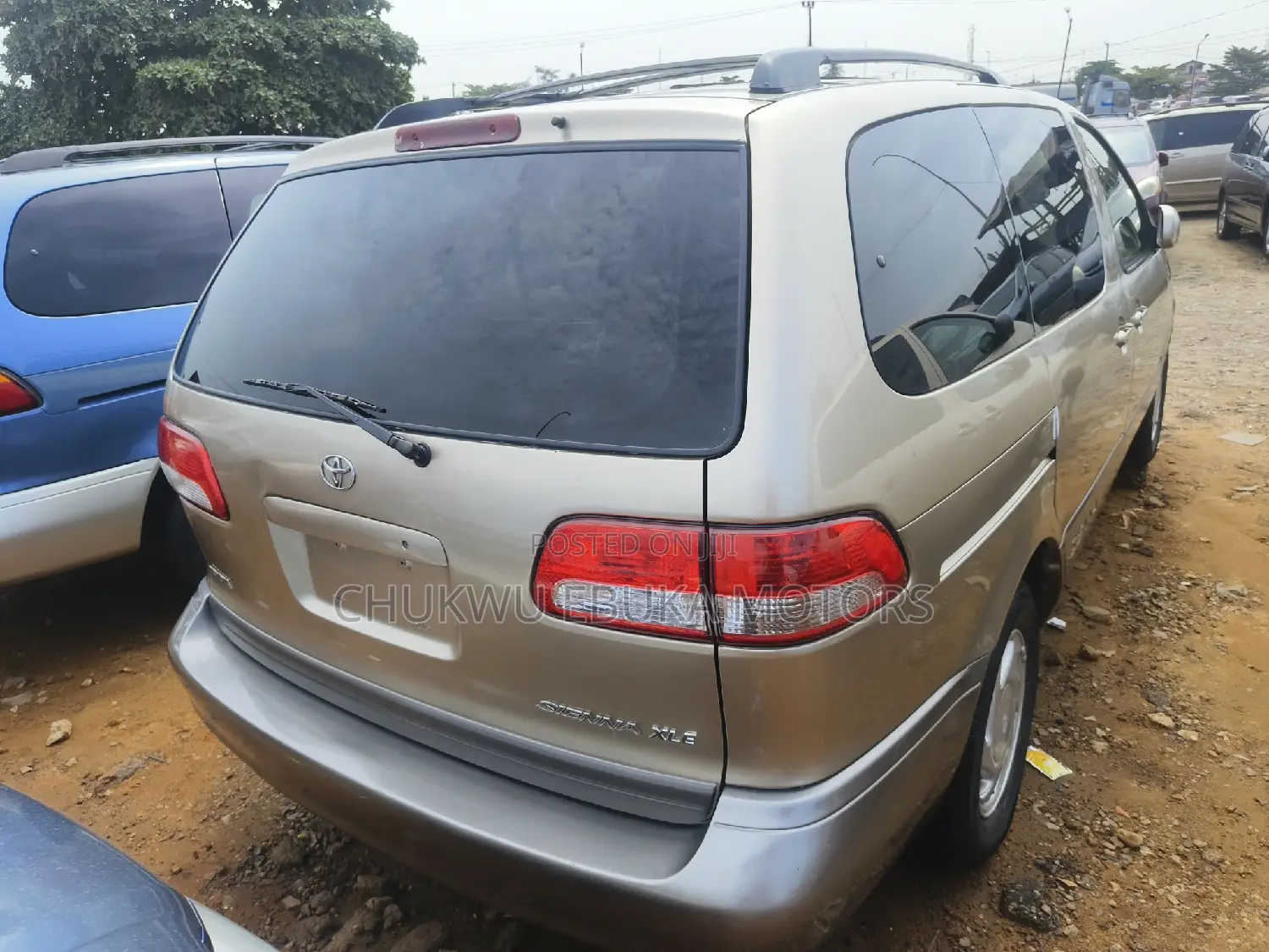 Toyota Sienna XLE 2002 Gold