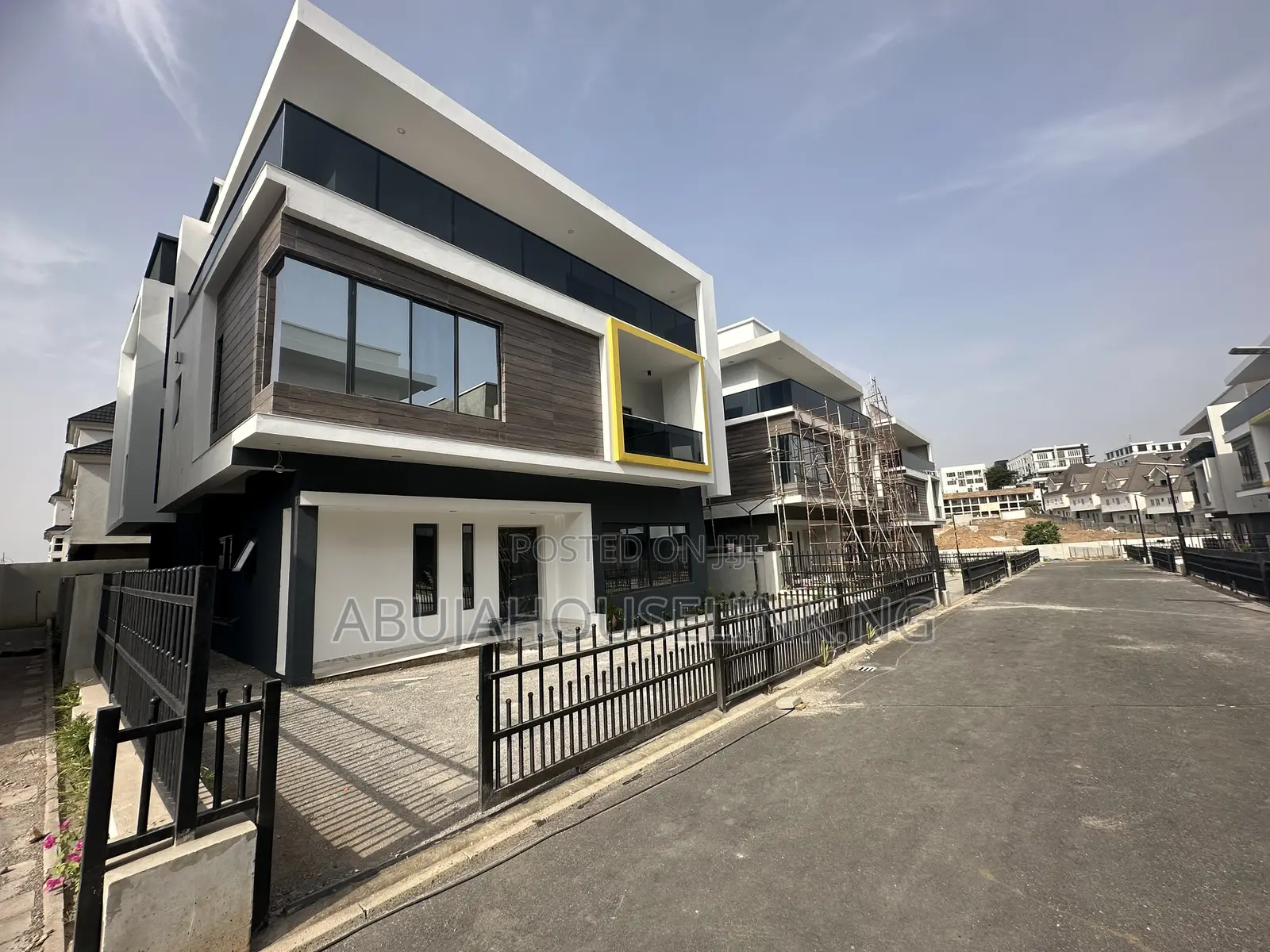 6bdrm Duplex in Guzape Abuja for sale