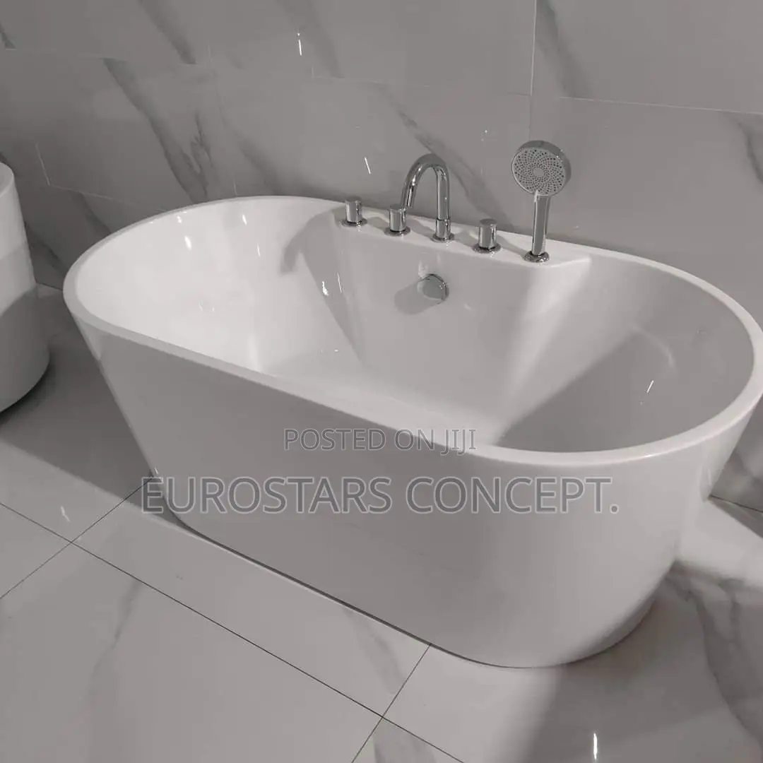 Free Standing Bath Tub With Mixer Shower Tap