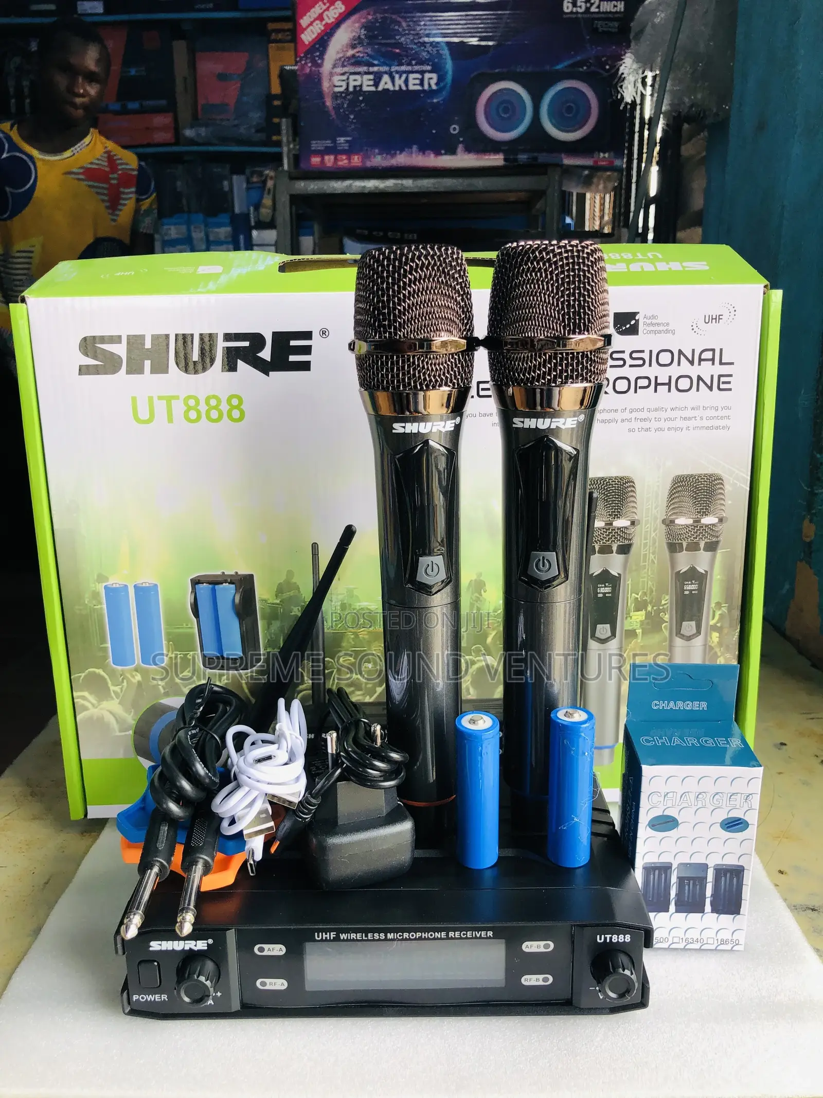 UT888 Wireless Microphone