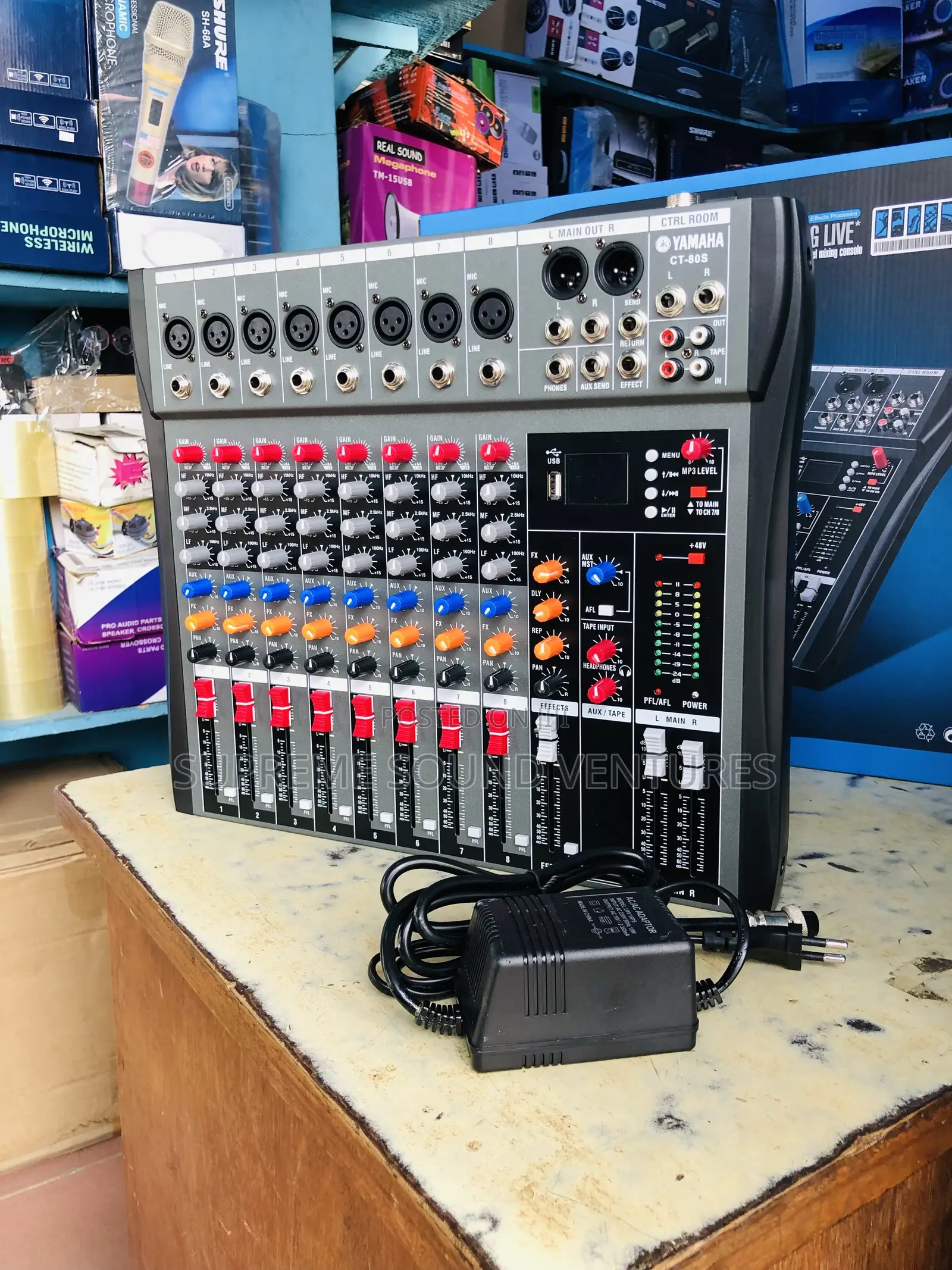 8 Channels Mixing Console