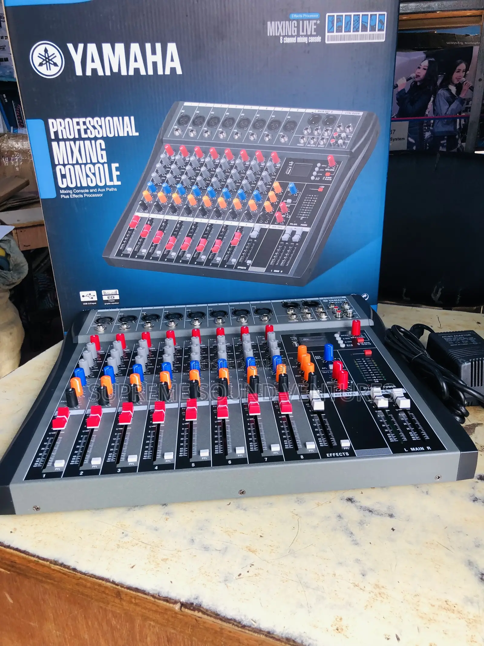 8 Channels Mixing Console