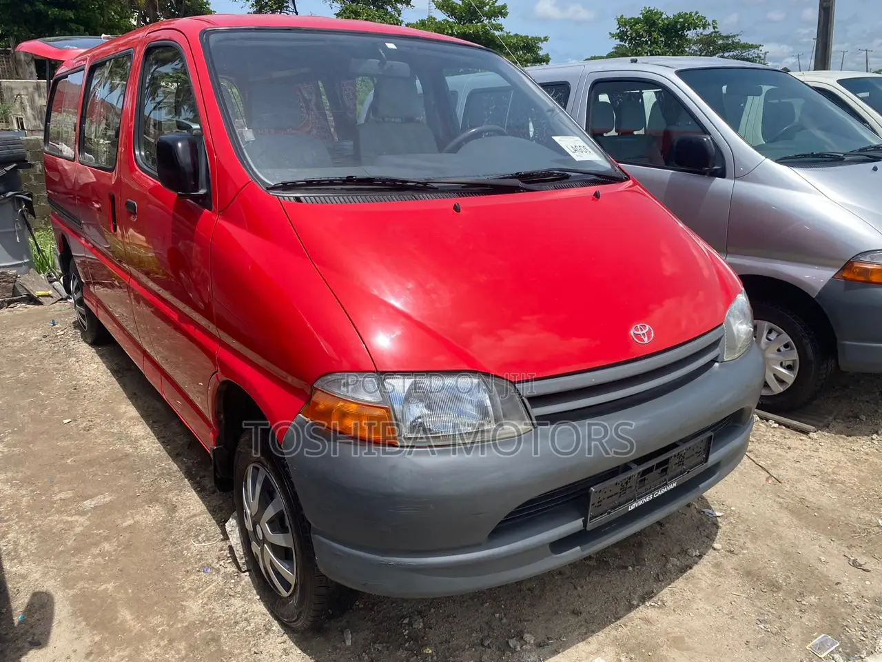Toyota HiAce 2005 Red