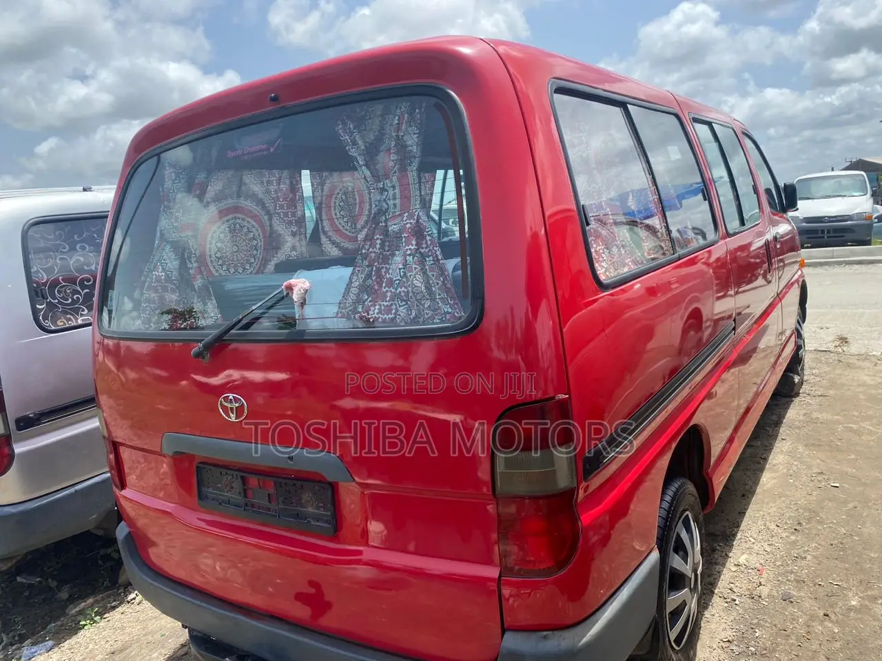 Toyota HiAce 2005 Red