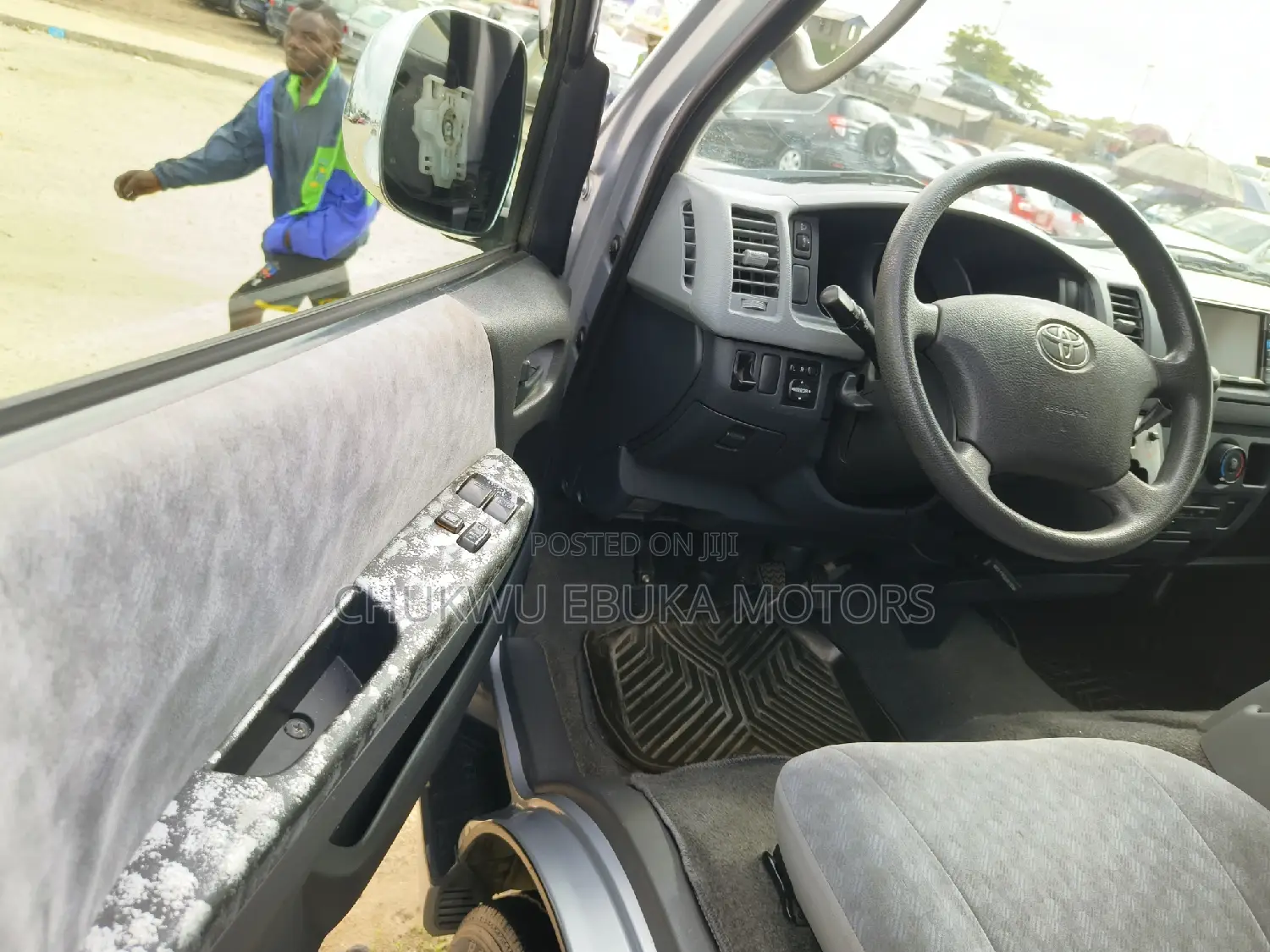 Toyota HiAce 2013 Silver