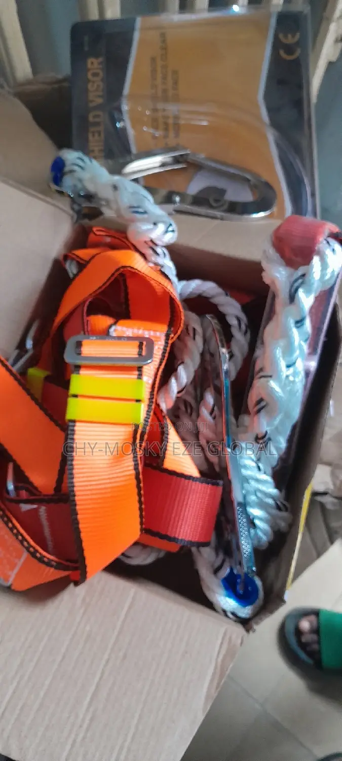 Safety Harness Belt With Double Lanyard