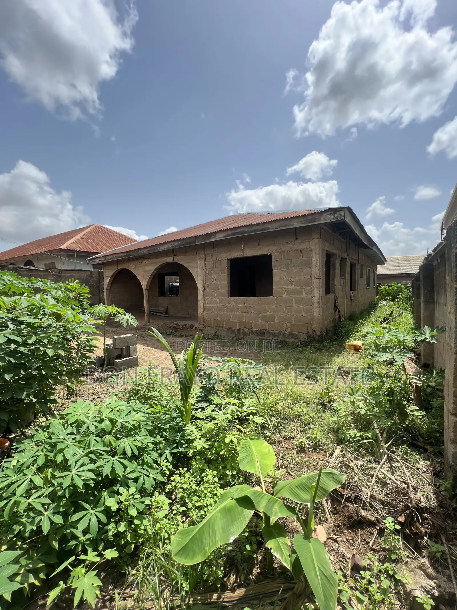 4bdrm Bungalow in Ile Tuntun Area, Idishin for sale