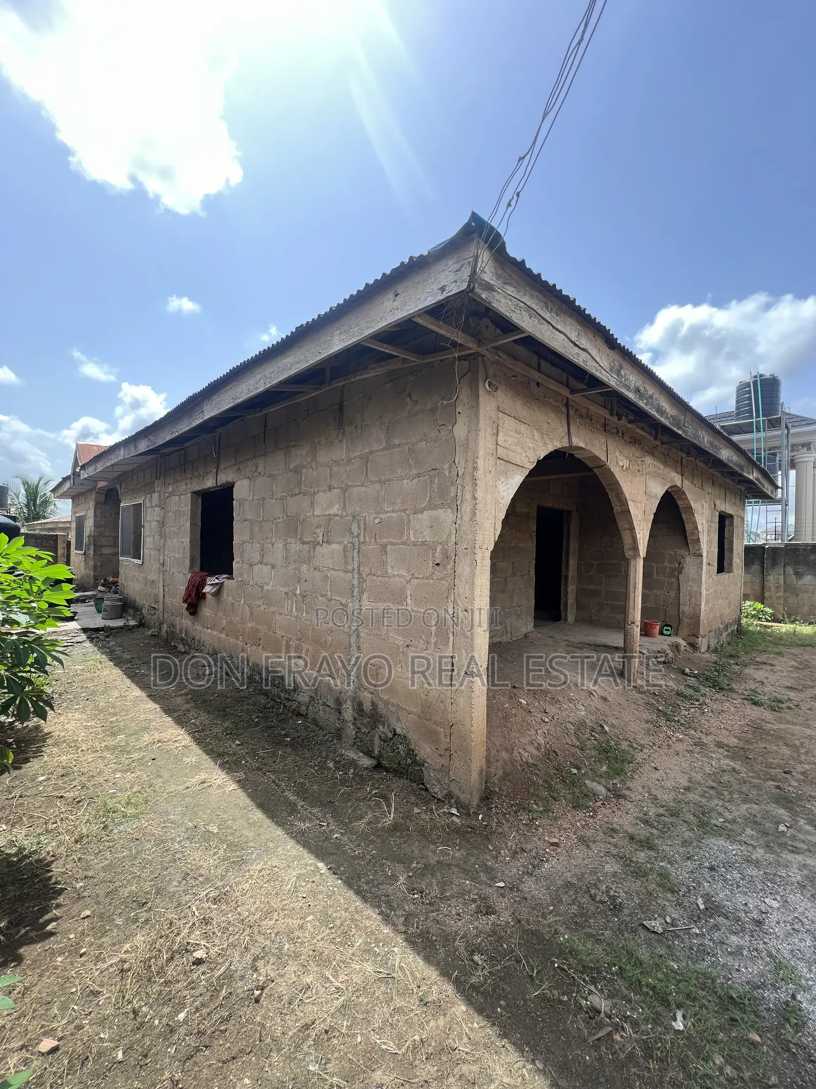 4bdrm Bungalow in Ile Tuntun Area, Idishin for sale