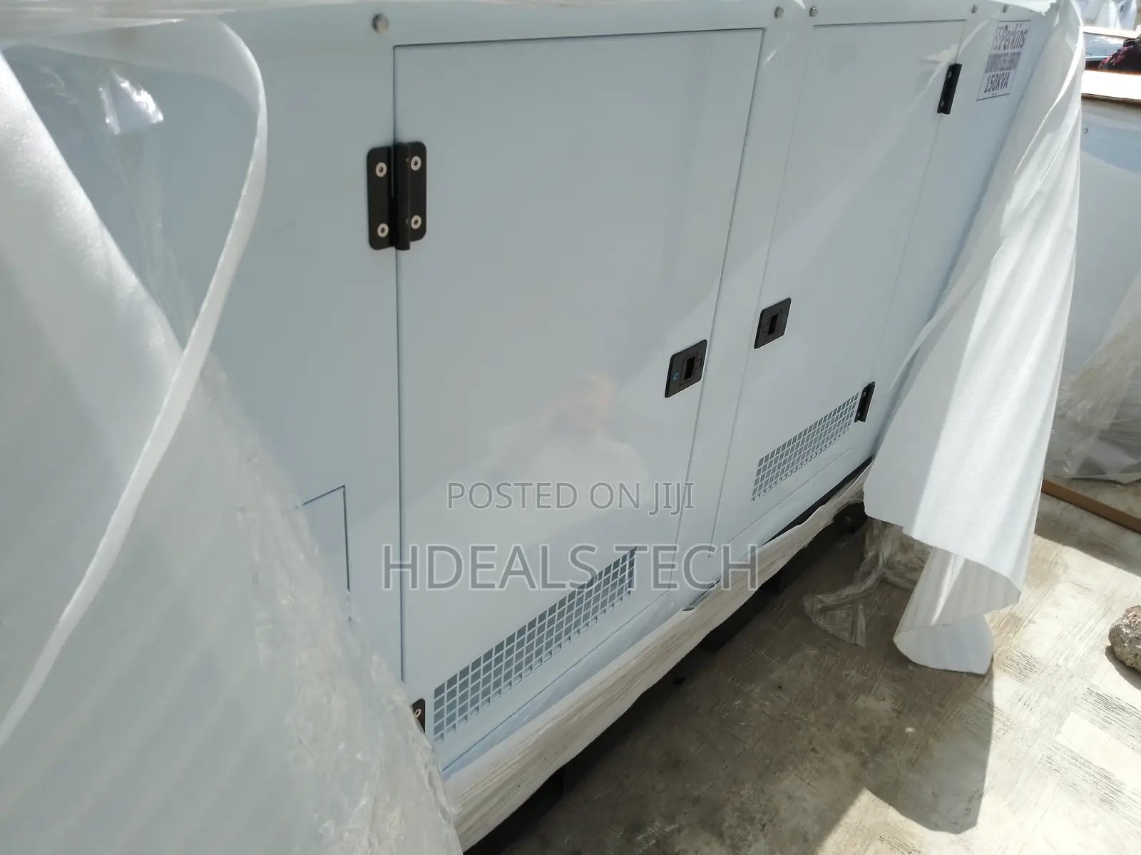 Soundproof 150kva DIESEL Perkins Generator.