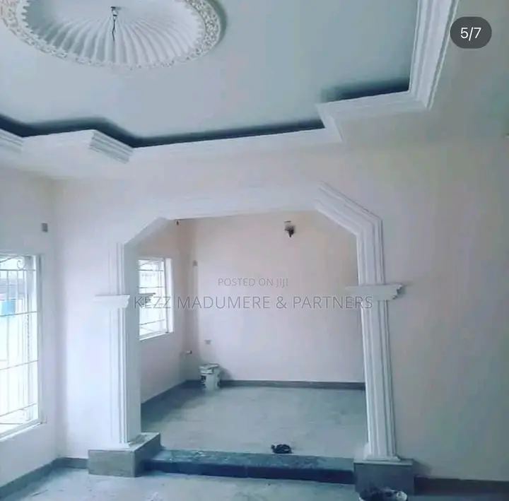 8bdrm Duplex in Sunrise Estate , for sale
