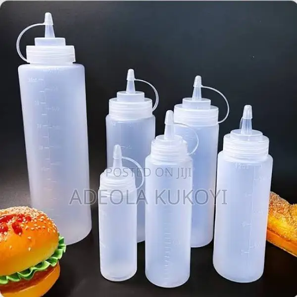 1 Liter of Squeeze Bottle Ketchup, Sauce Dispenser .