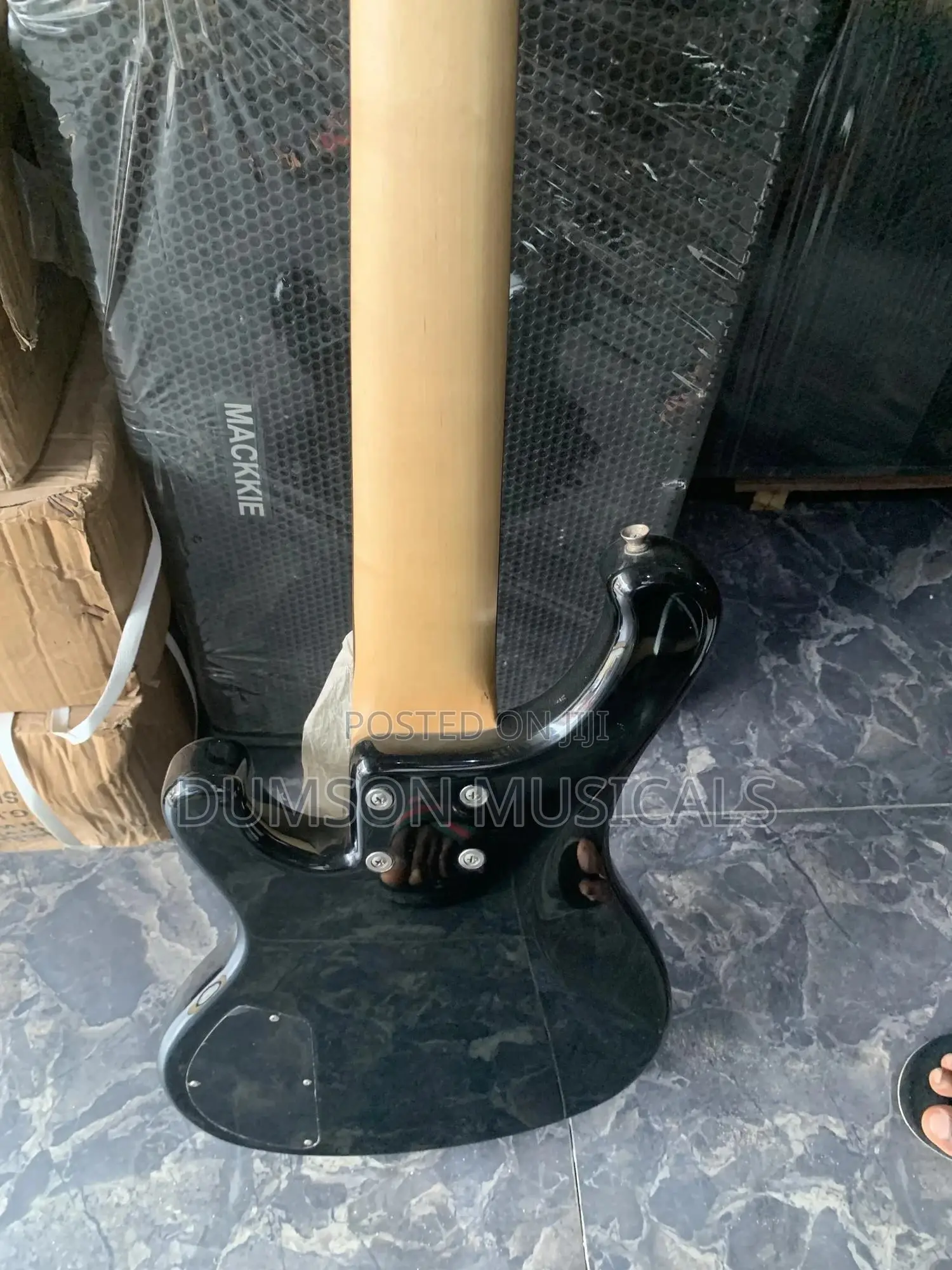 6 Strings Active Bass Guitar