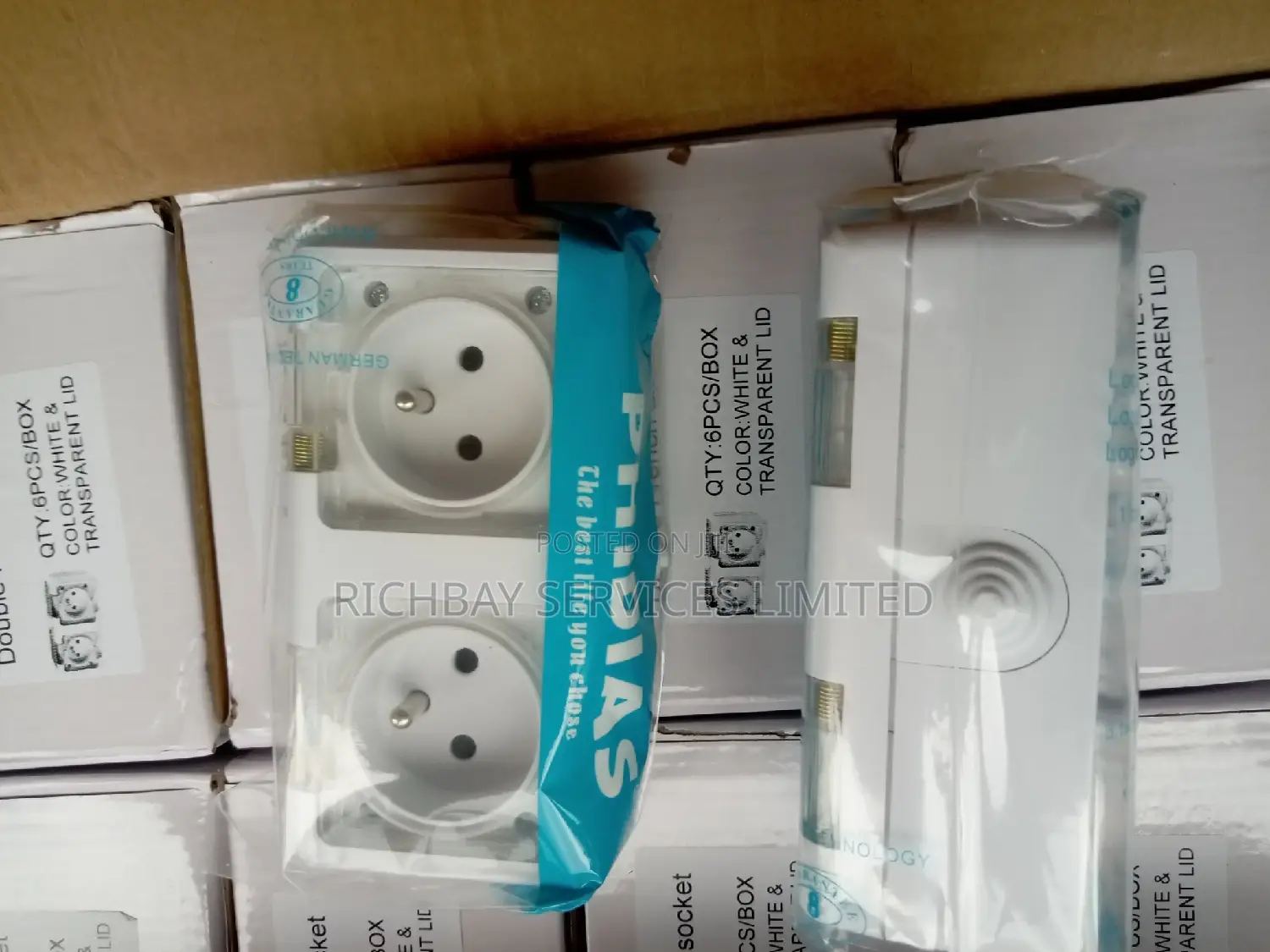 French Type Double Surface Socket 16A 250vac IP54