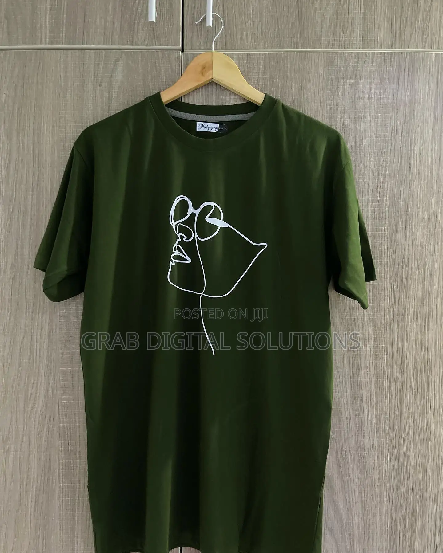 Best Quality Branded Customized Round Neck T-Shirt / Caps