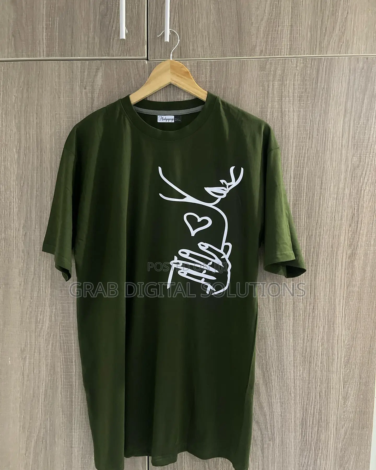 Best Quality Branded Customized Round Neck T-Shirt / Caps
