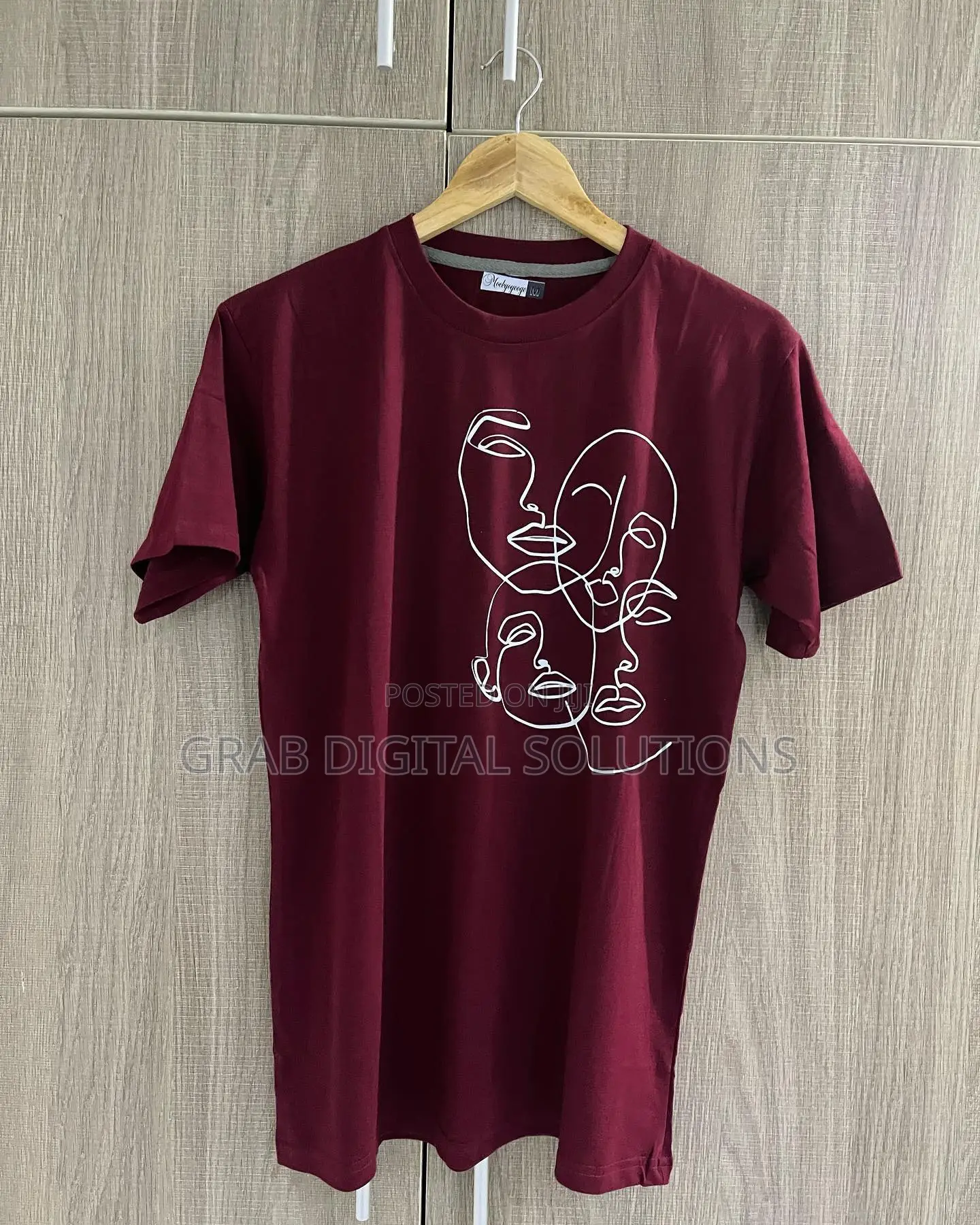 Best Quality Branded Customized Round Neck T-Shirt / Caps