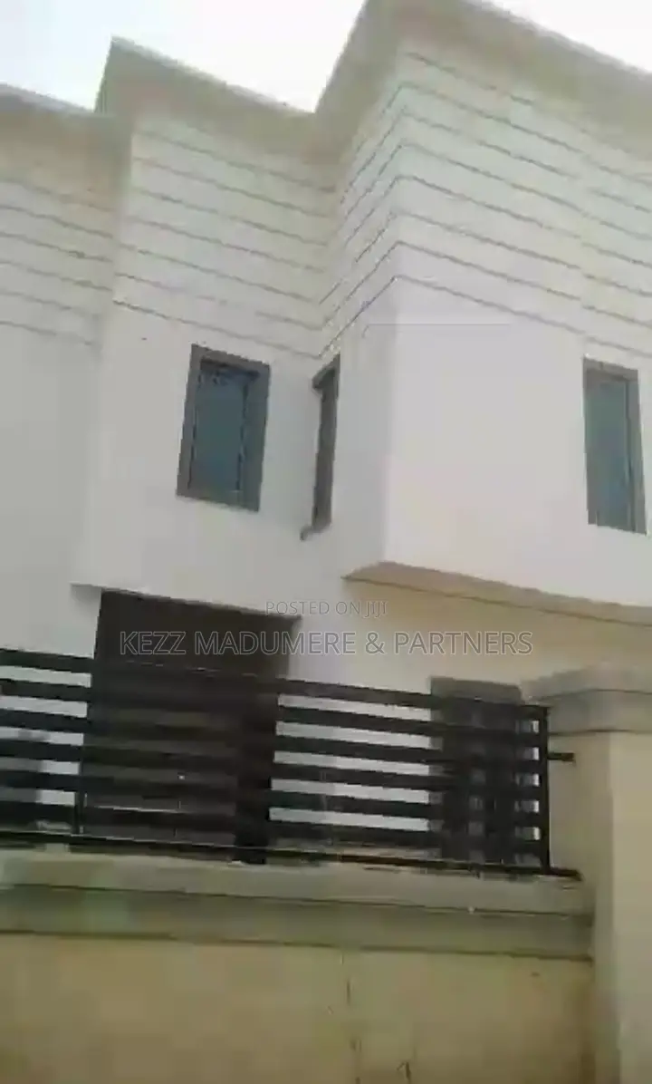6bdrm Duplex in Golf Estate , Enugu for sale