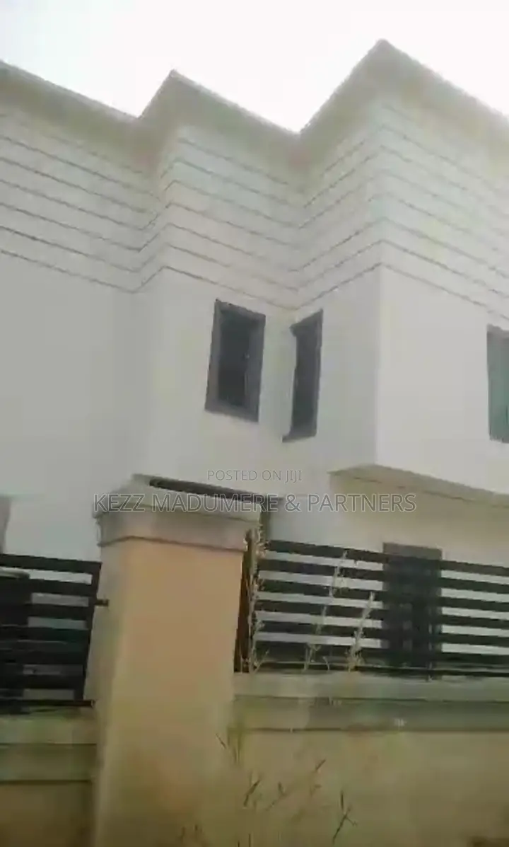 6bdrm Duplex in Golf Estate , Enugu for sale
