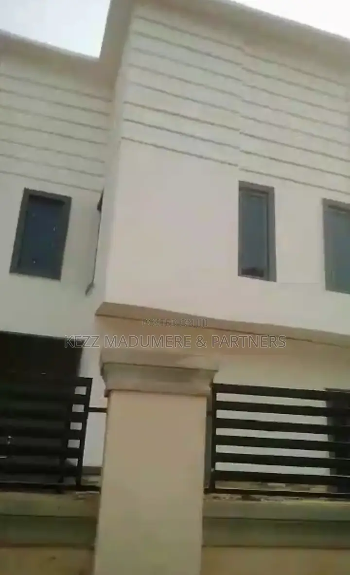 6bdrm Duplex in Golf Estate , Enugu for sale