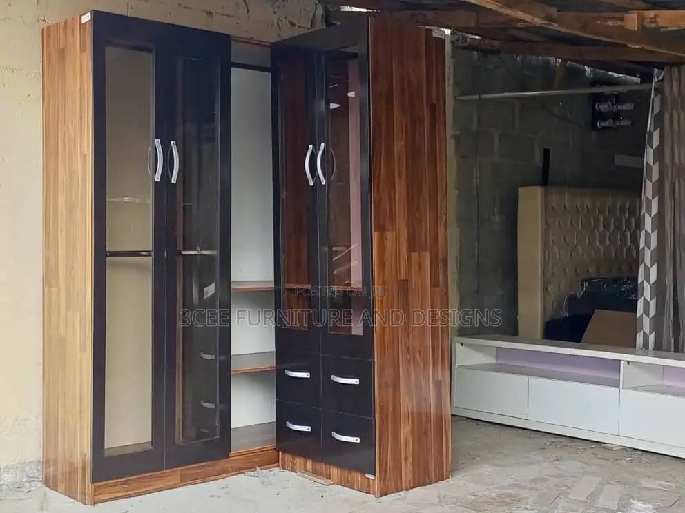 Wardrobe With Glass Face