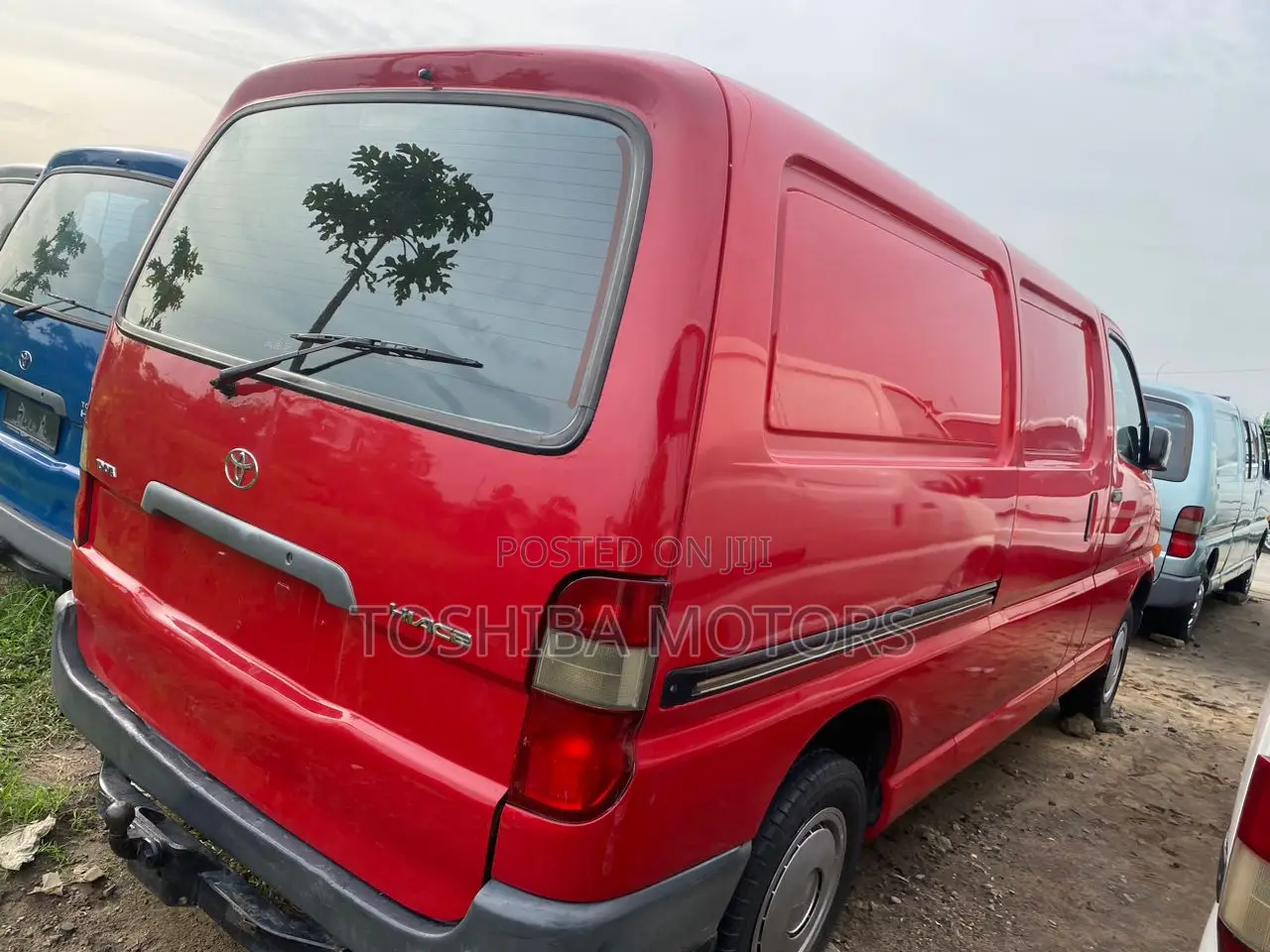 Toyota HiAce 2005 Red