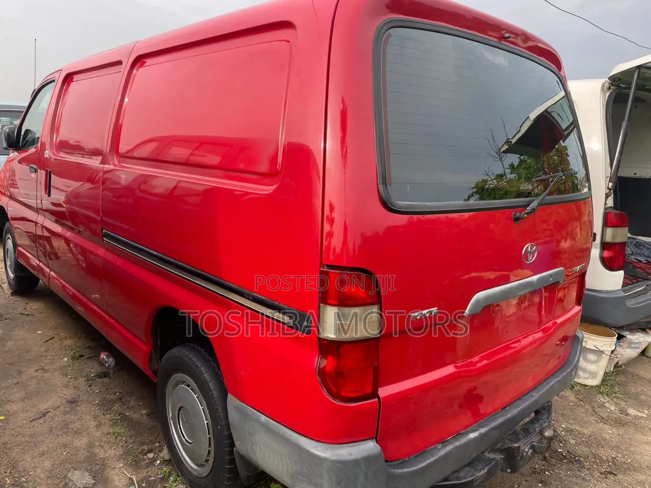 Toyota HiAce 2005 Red