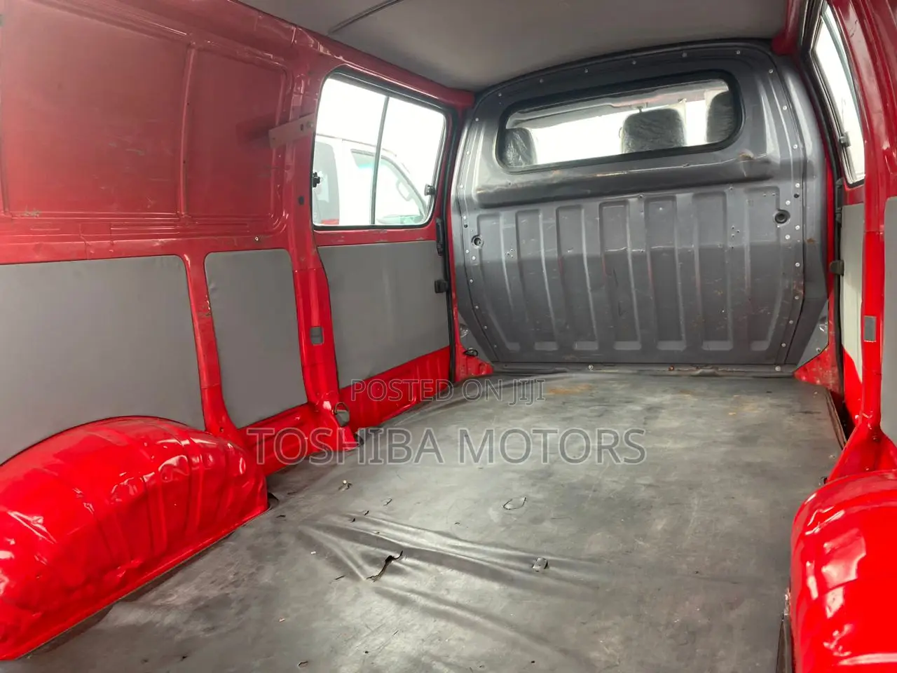 Toyota HiAce 2005 Red