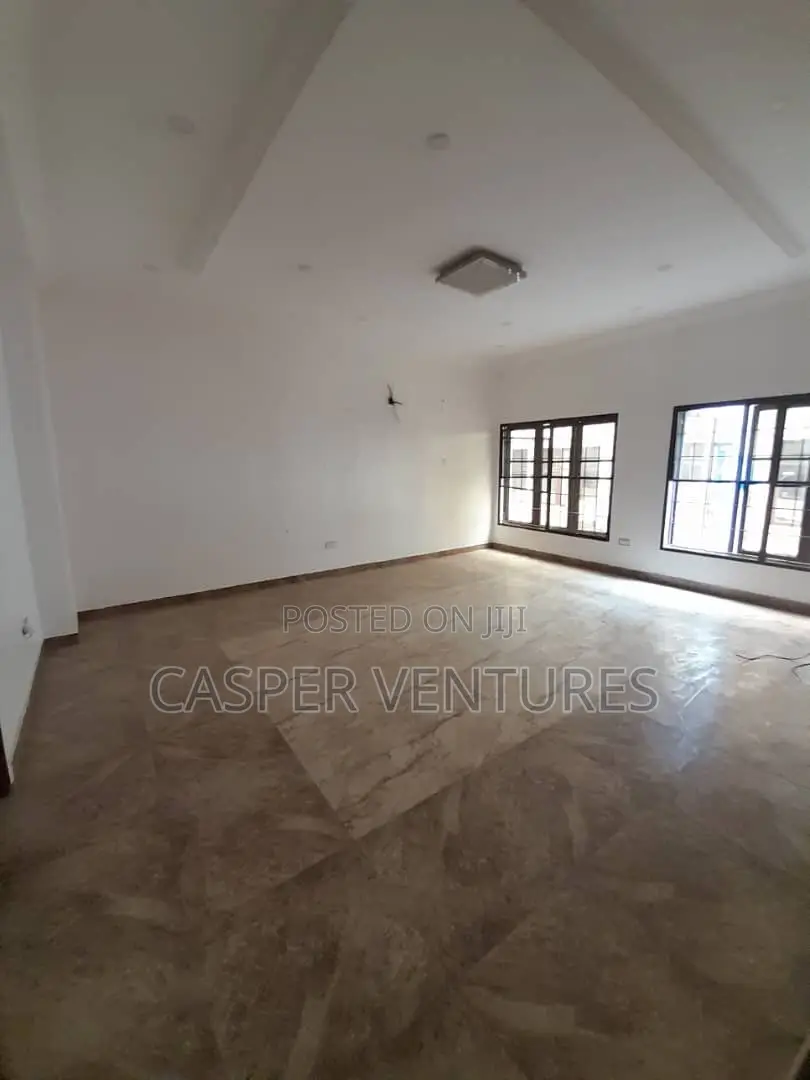 Mini Flat in Cruiz, Ikate for rent