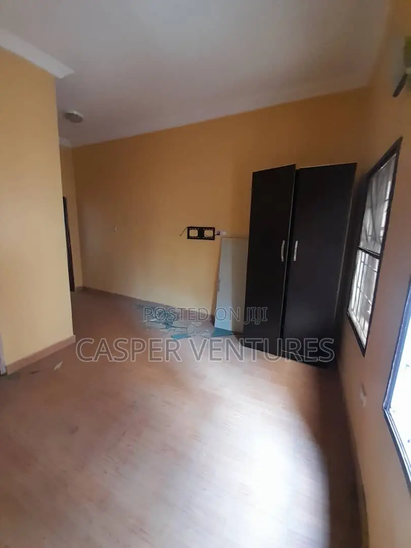Mini Flat in Cruiz, Ikate for rent