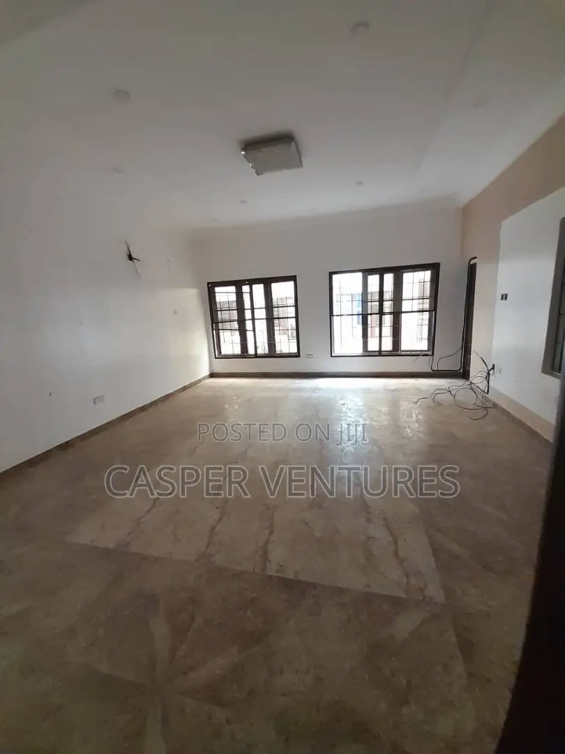 Mini Flat in Cruiz, Ikate for rent