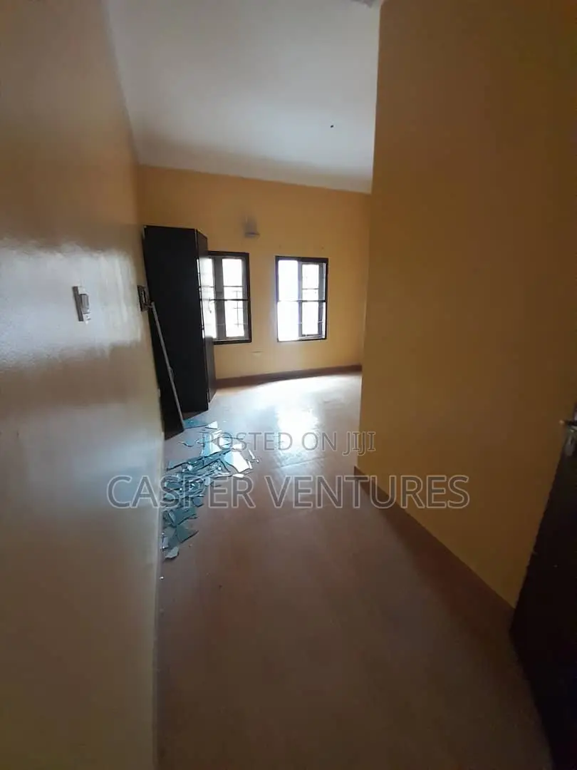Mini Flat in Cruiz, Ikate for rent