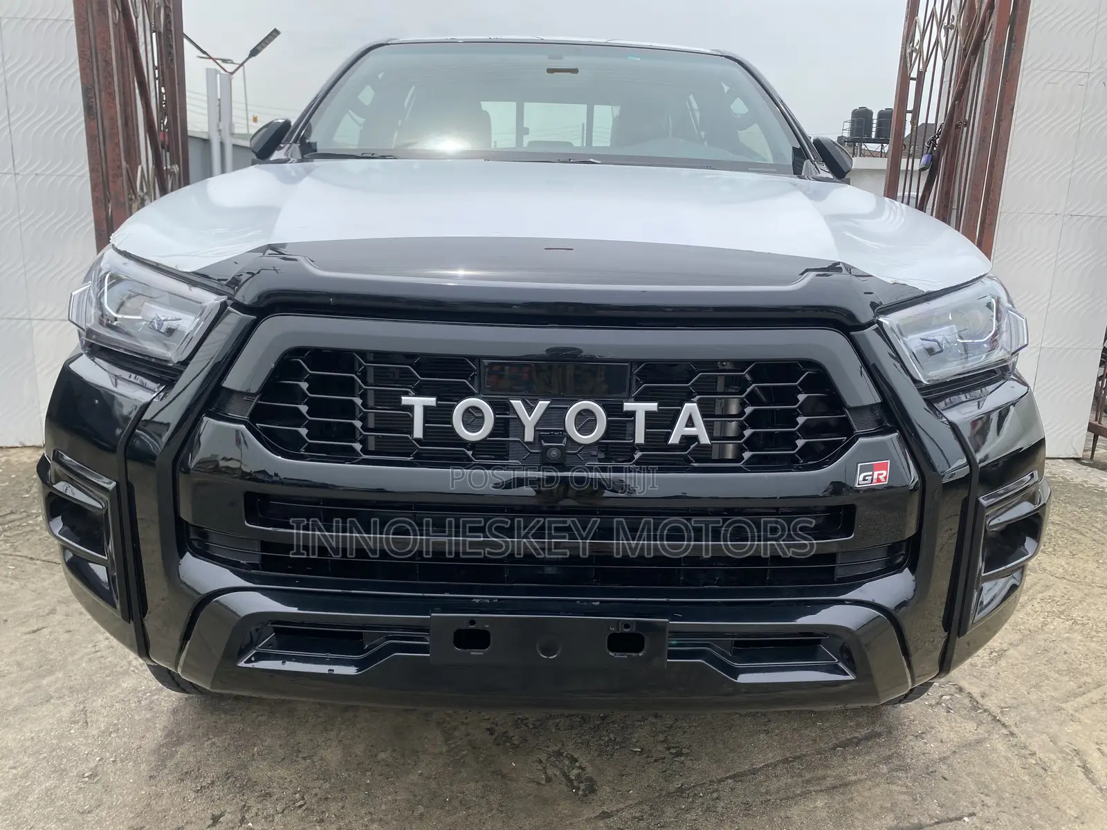 New Toyota Hilux 2023 Black