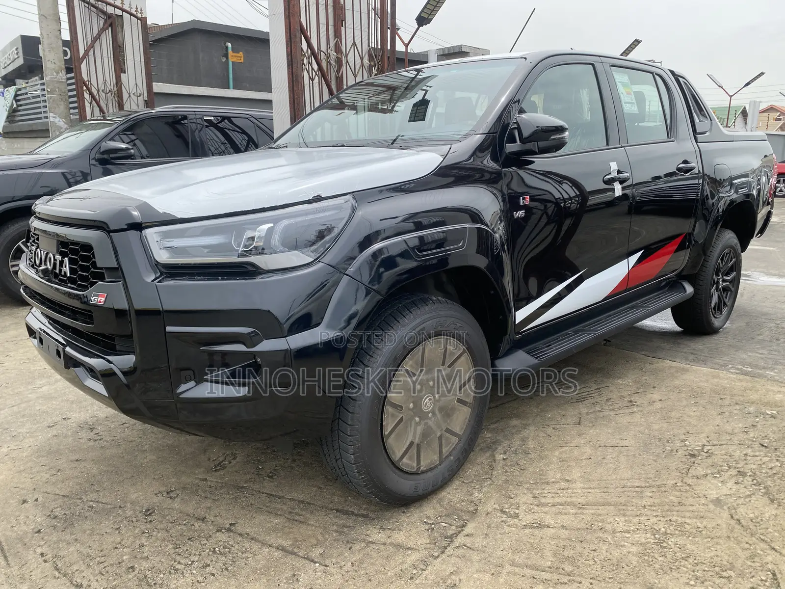 New Toyota Hilux 2023 Black