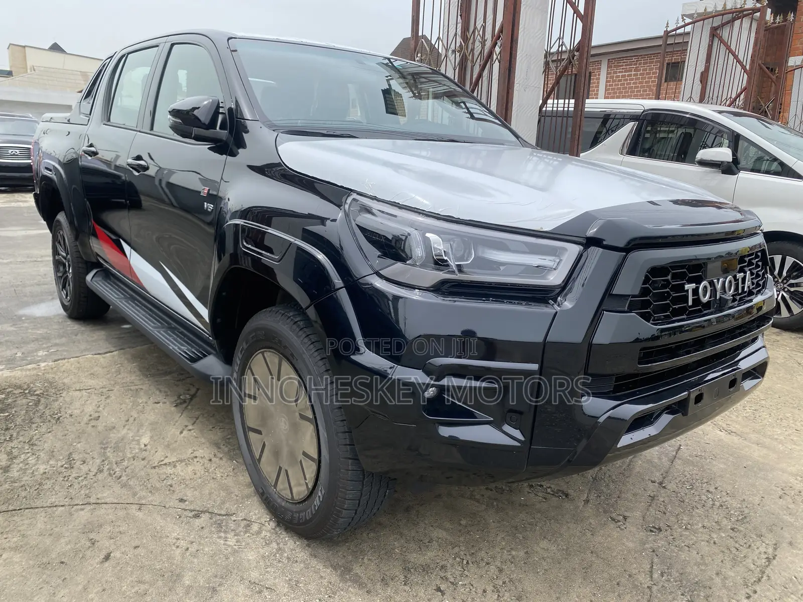 New Toyota Hilux 2023 Black