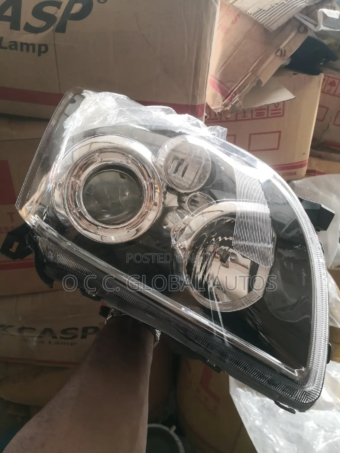 Headlamp Avensis 2005 Model