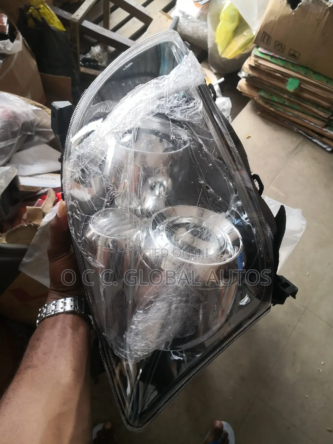 Headlamp Avensis 2005 Model