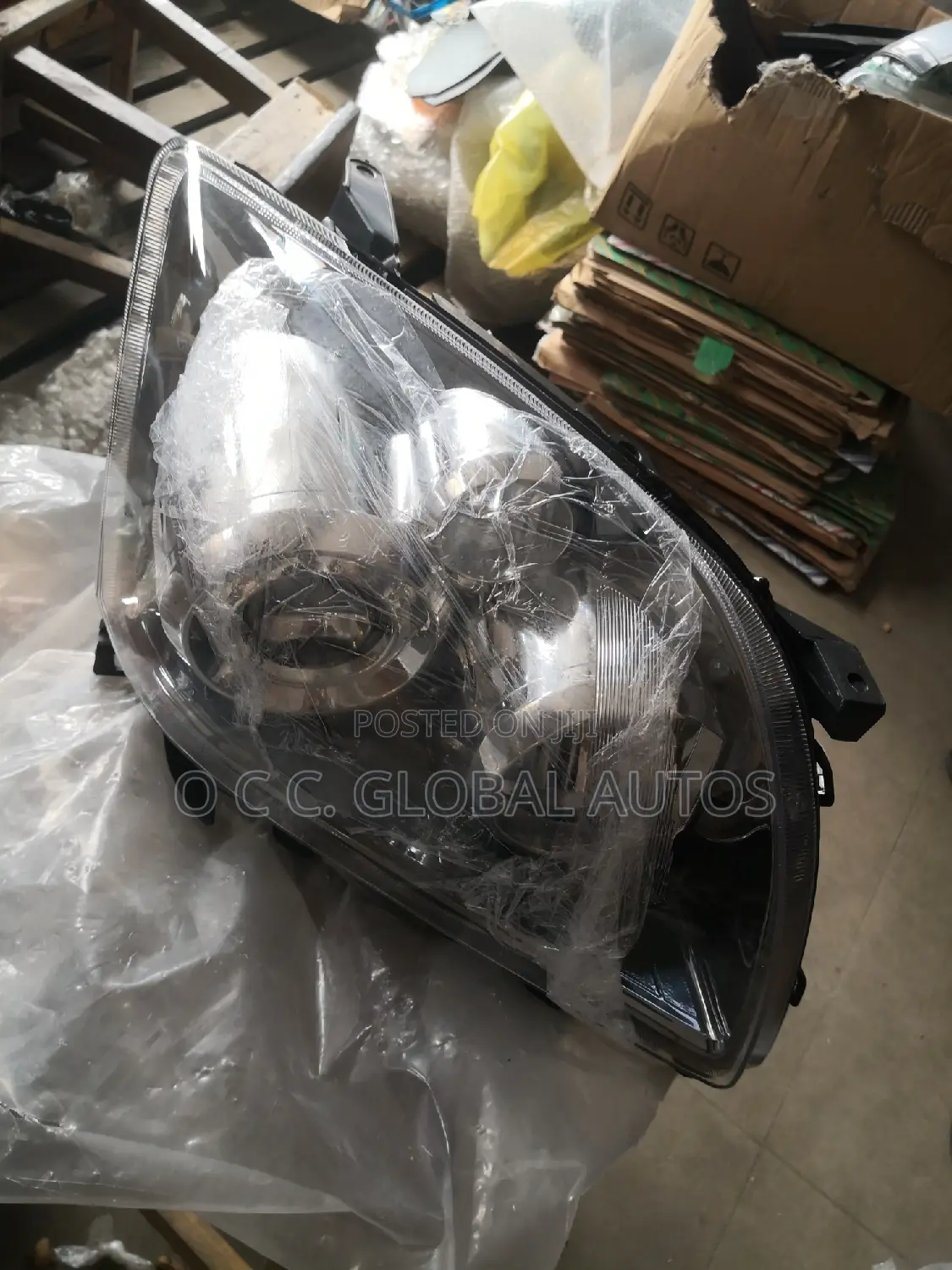 Headlamp Avensis 2005 Model