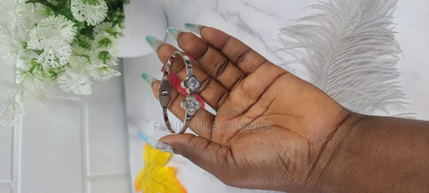 Fashionable Female Bangle